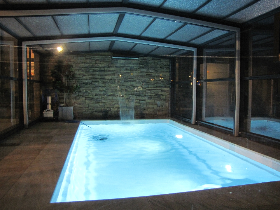 Piscine à débordement