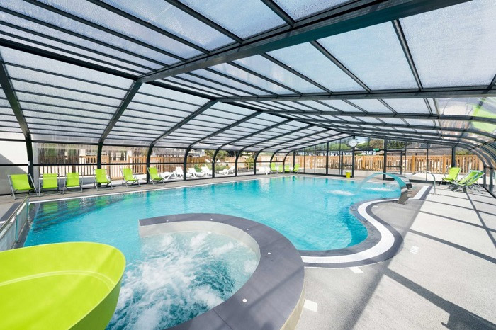 constructeur piscine couverte Nantes
